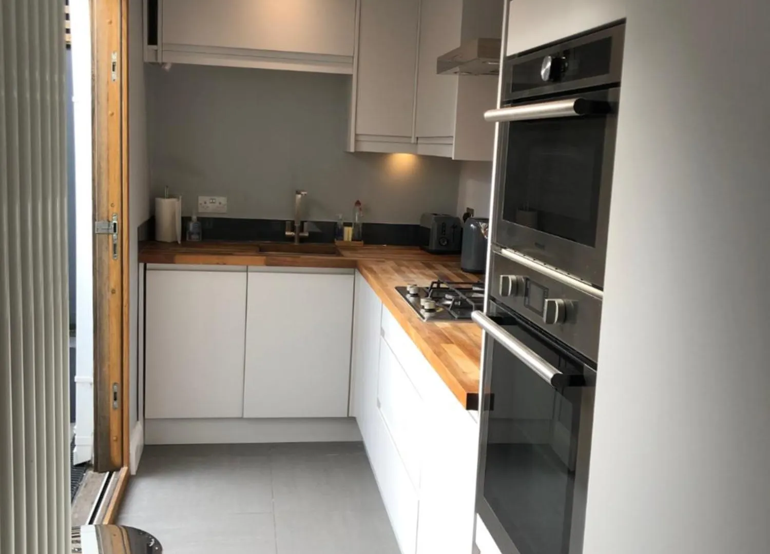 Modern And Stylish 2 Bedroom House In ברייטון דירה