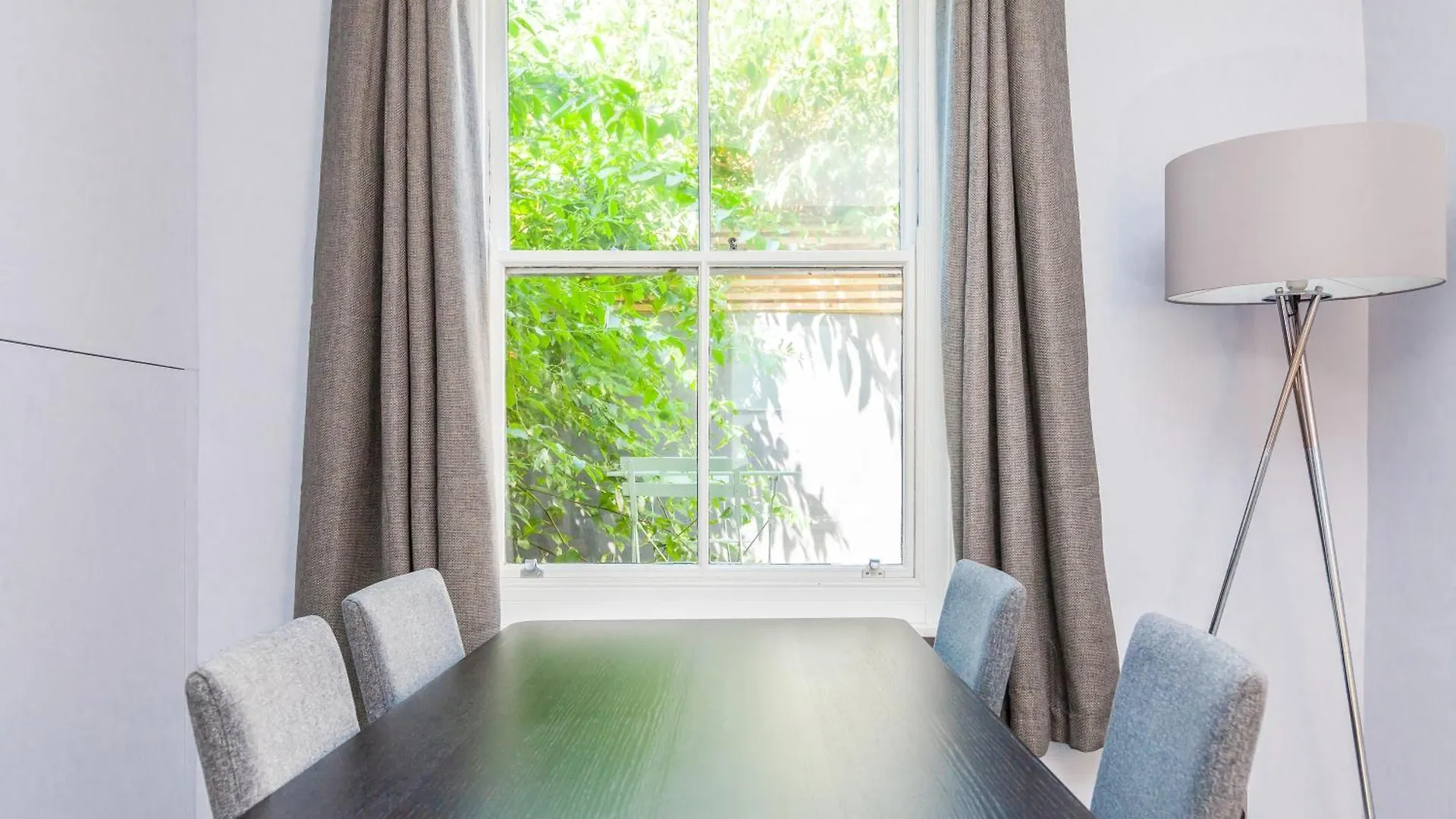 Modern And Stylish 2 Bedroom House In Brighton